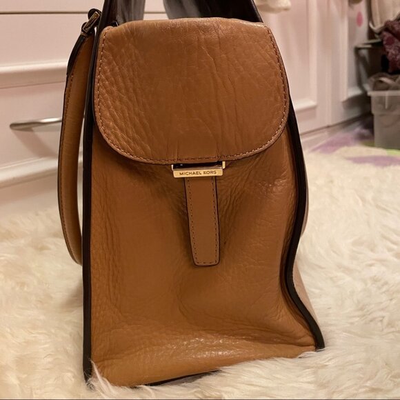 MICHAEL KORS Large Gia Satchel Tote Tan - Picture 9 of 14